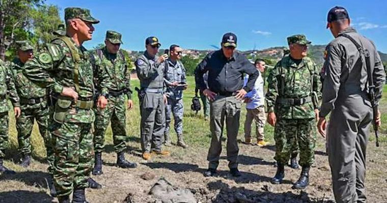 Engels Guerrilla drone attack kills three soldiers in Colombia BOGOTA - A guerilla drone attack on a Colombian military garrison killed three soldiers, the defense ministry said Saturday.