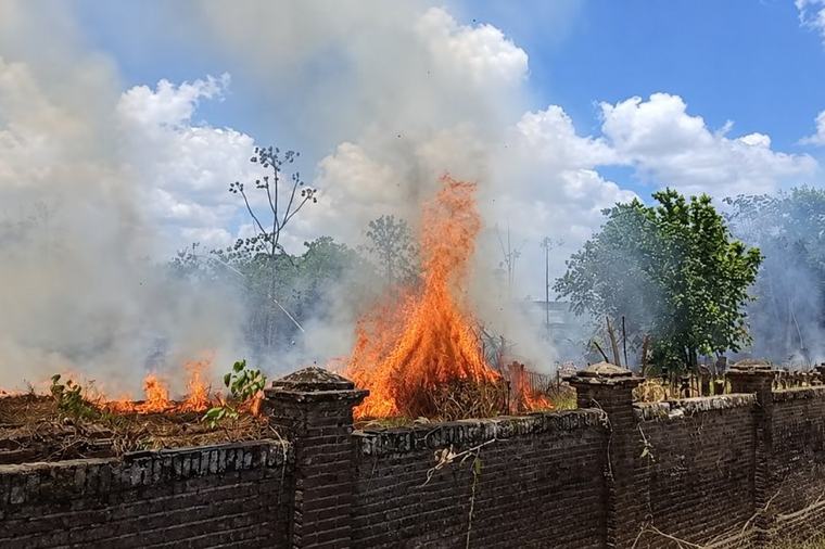 Fokké: brand veroorzaakt onherstelbare schade aan grafmonumenten Oranjetuin