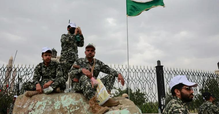 Engels More than 80 killed in Yemen clashes since Thursday DUBAI - Clashes between Yemen's Houthi rebels and government forces have killed 81 combatants since...