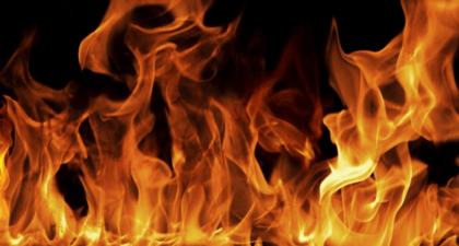 Woning volledig afgebrand aan Sastrodisomoweg