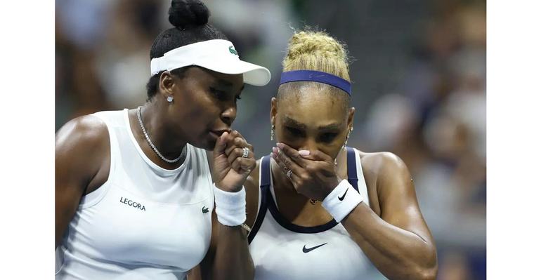 TENNIS Tenniszussen Williams veroorzaken ophef na pijnlijke nederlaag op US Open Nee, een groot succes is de deelname van Venus en Serena Williams aan het US Open niet geworden.