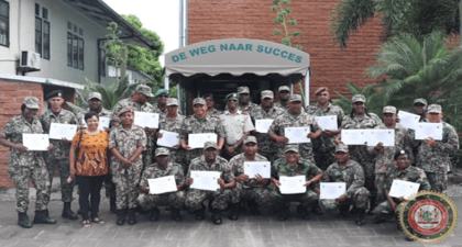 Twintig militairen ronden opleiding tot groepscommandant af