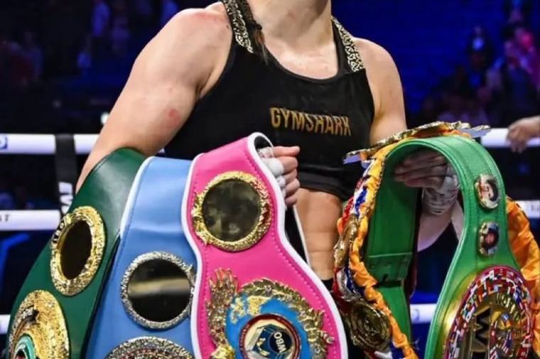 Katie Taylor schrijft geschiedenis als drievoudig onbetwist wereldkampioen